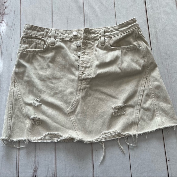We The Free Women's Khaki Denim Mini Skirt Size 30 Casual Distressed Frayed Hem - Picture 5 of 14